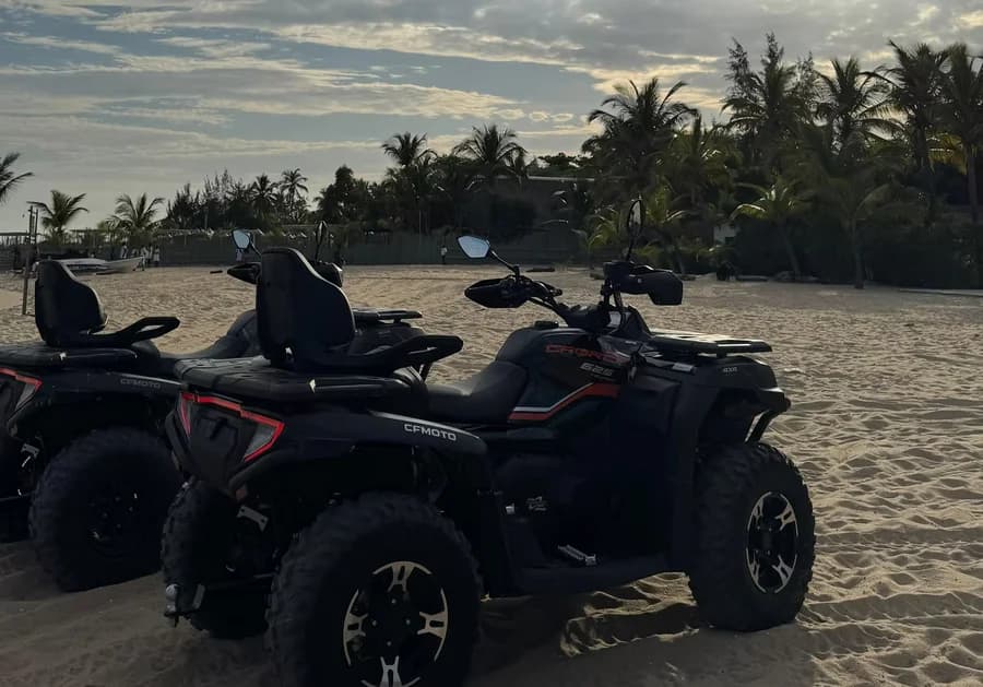 Passeio de quadriciclo ao pôr do sol